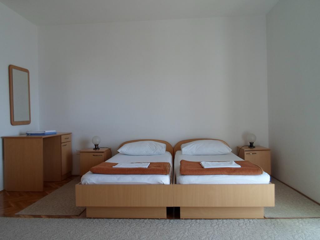 Apartments Branko Nin Bagian luar foto